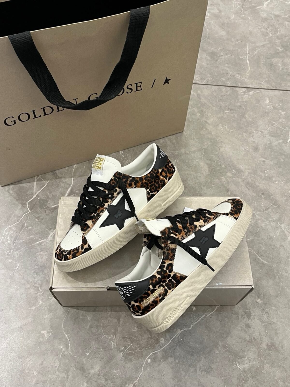 ⁦سنيكرز من Golden Goose⁩ - الصورة ⁦10⁩