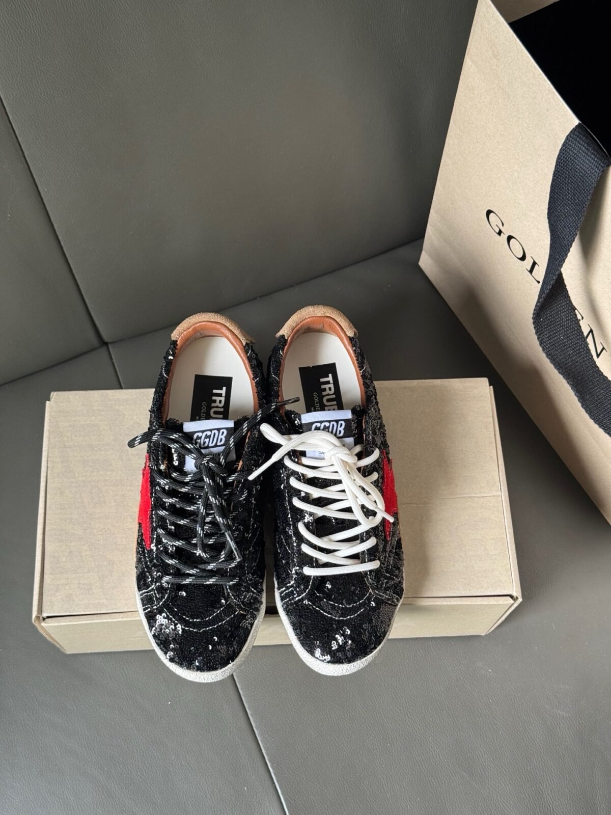 ⁦شوزSuper-Star من Golden Goose⁩ - الصورة ⁦3⁩