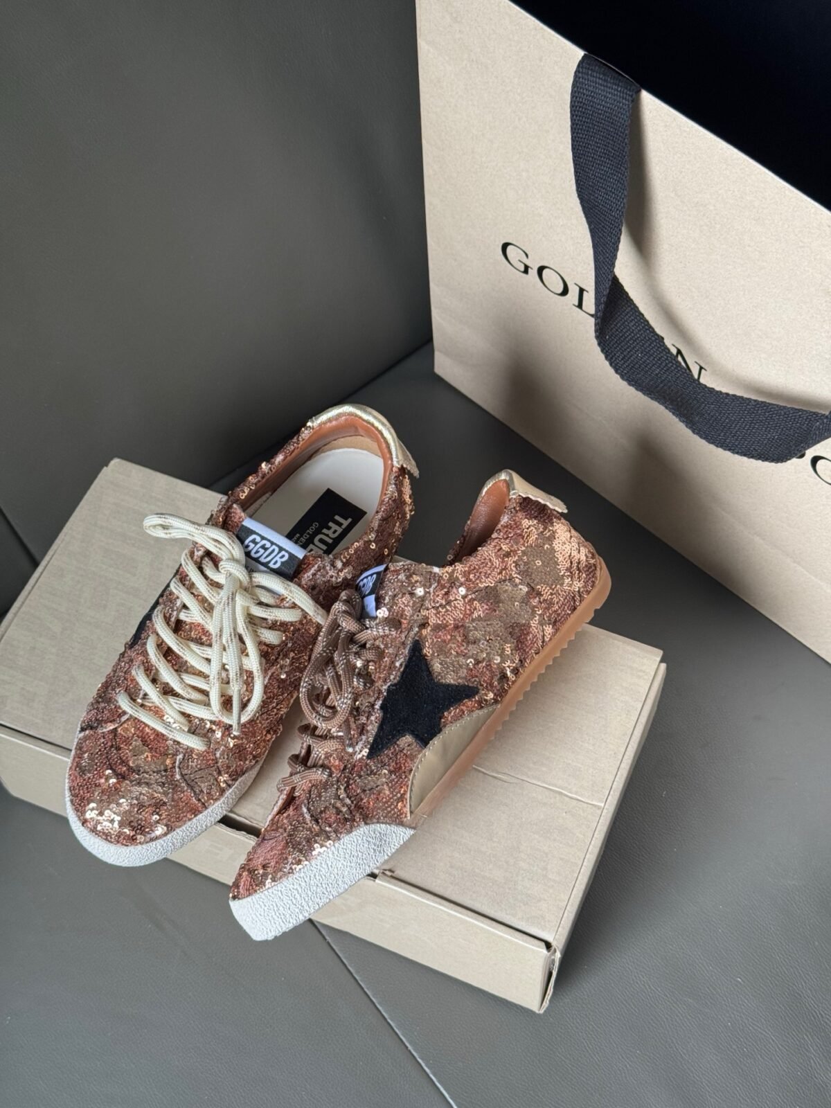 ⁦شوزSuper-Star من Golden Goose⁩ - الصورة ⁦4⁩