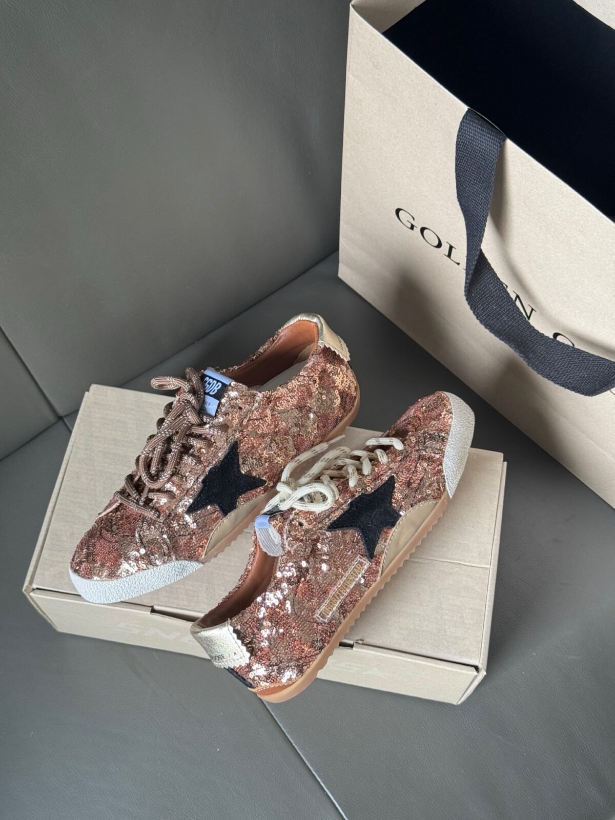 ⁦شوزSuper-Star من Golden Goose⁩ - الصورة ⁦7⁩