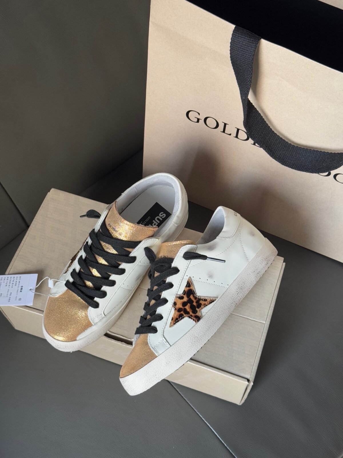 ⁦شوزSuper-Star من Golden Goose⁩ - الصورة ⁦4⁩