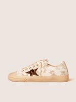 ⁦حذاء Golden Goose V-Star⁩ - الصورة ⁦2⁩