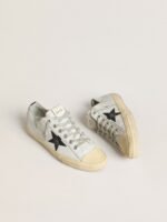 ⁦حذاء Golden Goose V-Star⁩ - الصورة ⁦2⁩