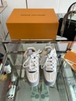 ⁦حذاء Louis Vuitton Skate⁩ - الصورة ⁦2⁩