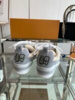 ⁦حذاء Louis Vuitton Skate⁩ - الصورة ⁦9⁩