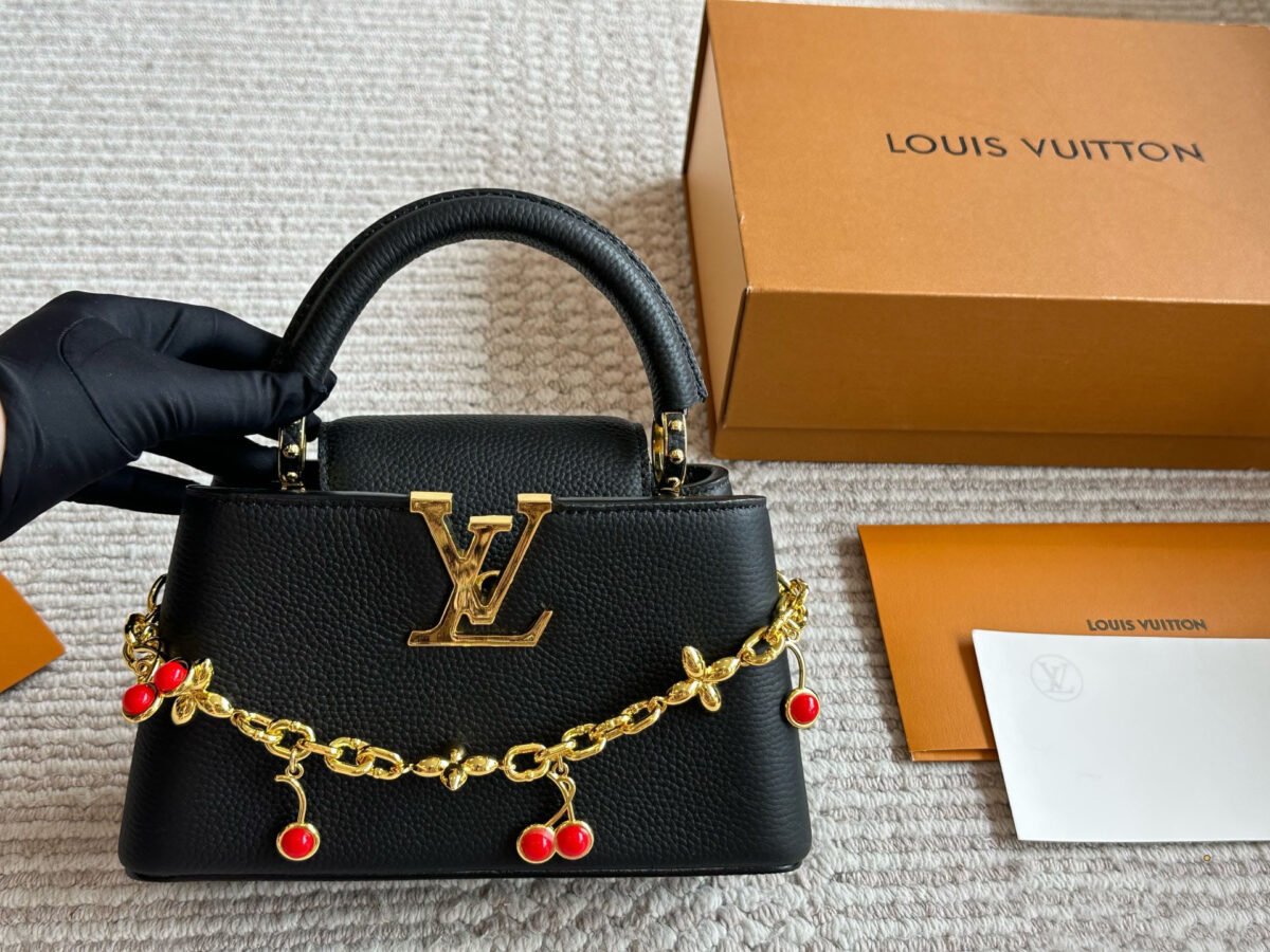 ⁦حقيبة يد لويس فيتون Louis Vuitton Capucines BB⁩ - الصورة ⁦1⁩