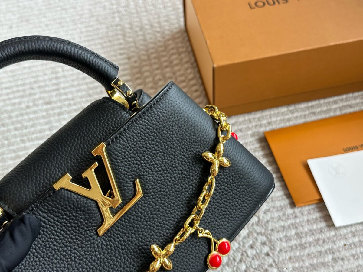 ⁦حقيبة يد لويس فيتون Louis Vuitton Capucines BB⁩ - الصورة ⁦2⁩