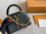 ⁦حقيبة يد لويس فيتون Louis Vuitton Capucines BB⁩ - الصورة ⁦5⁩