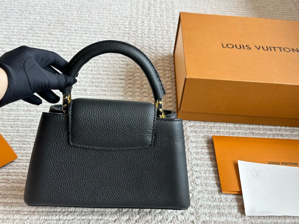 ⁦حقيبة يد لويس فيتون Louis Vuitton Capucines BB⁩ - الصورة ⁦7⁩