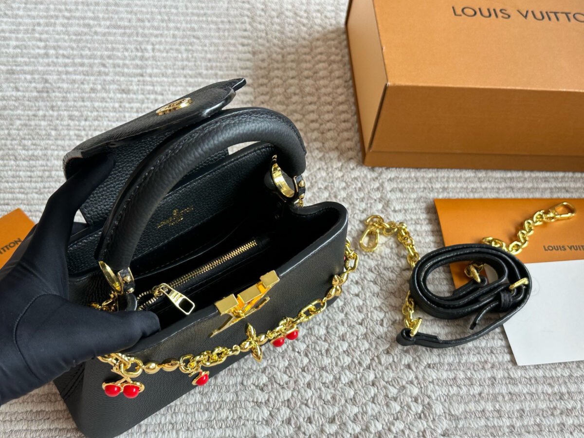 ⁦حقيبة يد لويس فيتون Louis Vuitton Capucines BB⁩ - الصورة ⁦8⁩