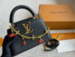 ⁦حقيبة يد لويس فيتون Louis Vuitton Capucines BB⁩ - الصورة ⁦9⁩