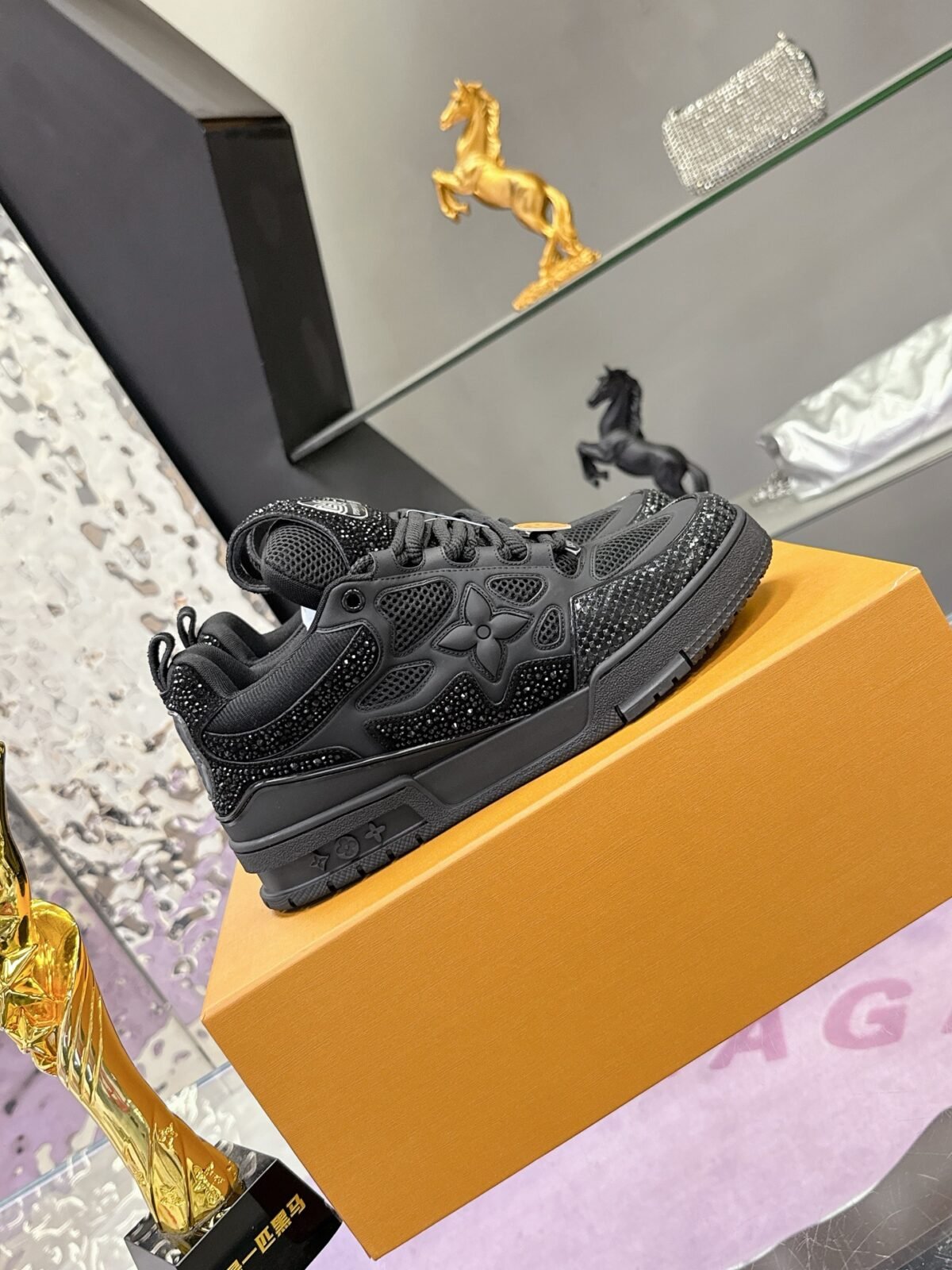 ⁦حذاء Louis Vuitton LV Trainer⁩ - الصورة ⁦4⁩