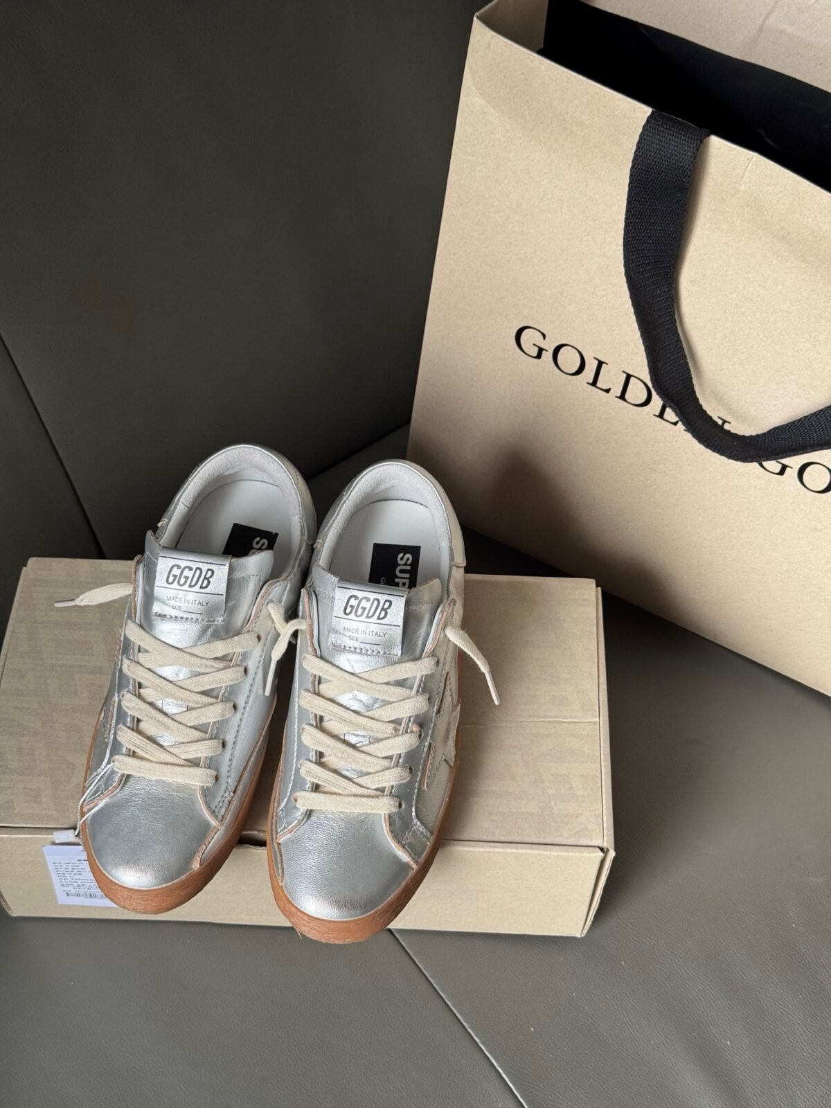 ⁦حذاء Golden Goose Superstar⁩ - الصورة ⁦2⁩