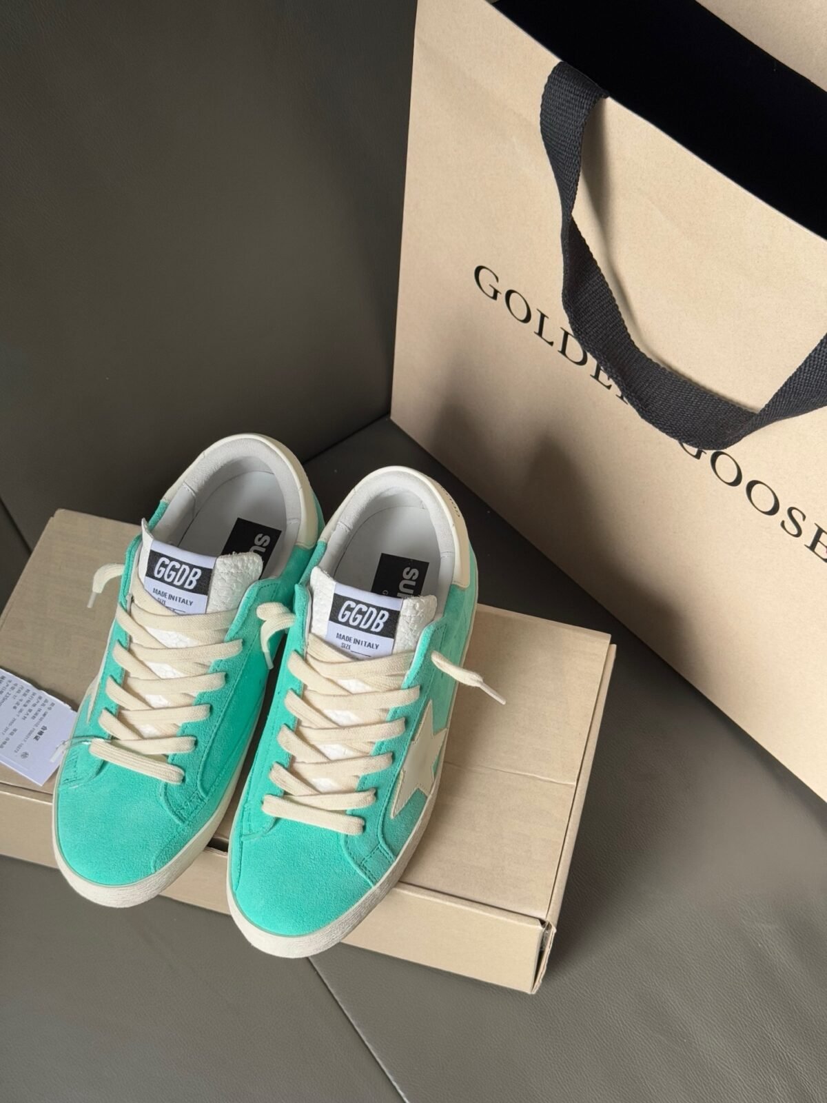 ⁦حذاء Golden Goose Superstar⁩ - الصورة ⁦2⁩