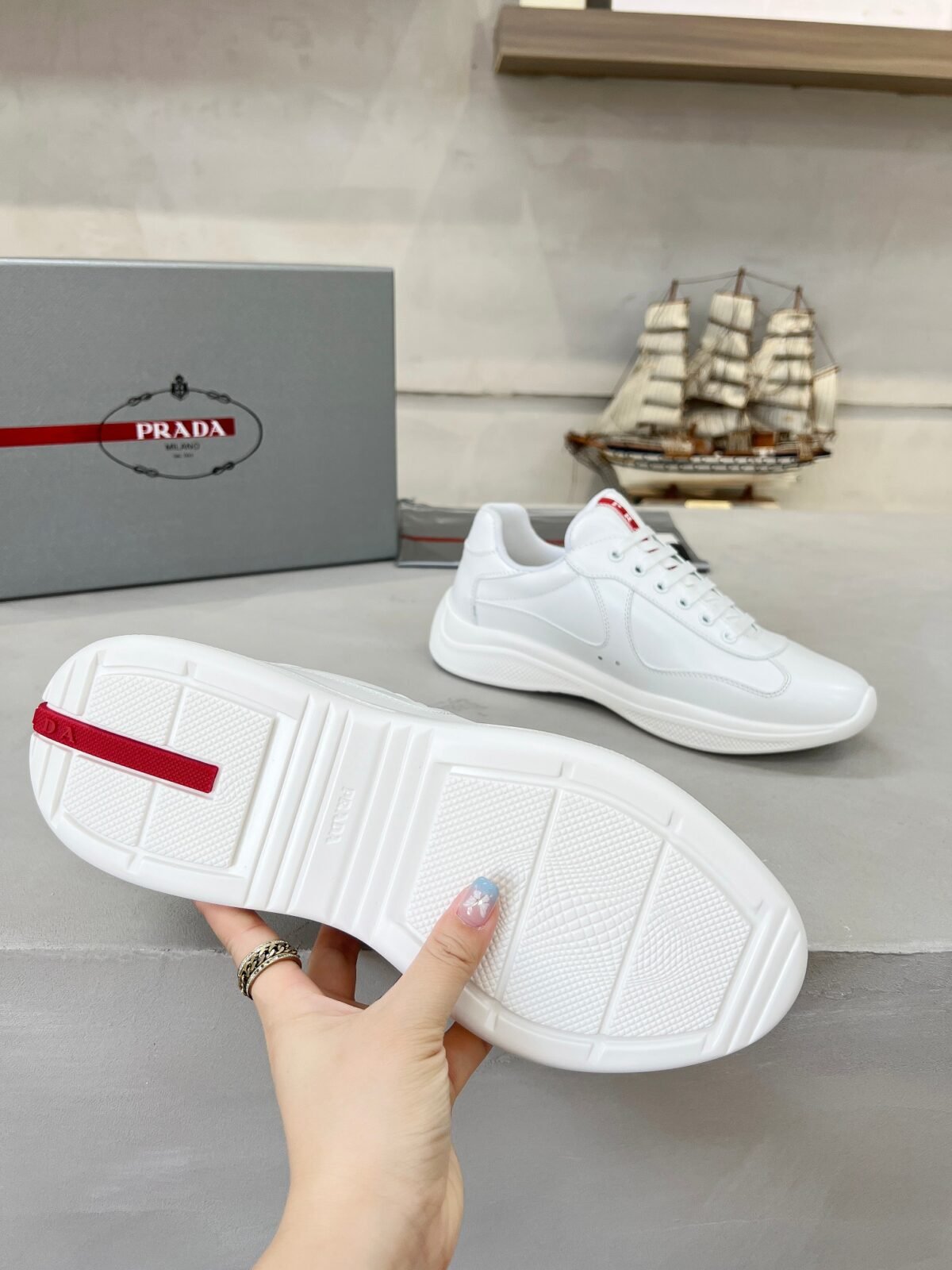 ⁦حذاء Prada⁩ - الصورة ⁦9⁩