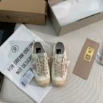 ⁦حذاء Golden Goose V-Star⁩ - الصورة ⁦3⁩