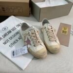 ⁦حذاء Golden Goose V-Star⁩ - الصورة ⁦2⁩