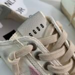 ⁦حذاء Golden Goose V-Star⁩ - الصورة ⁦7⁩