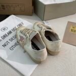 ⁦حذاء Golden Goose V-Star⁩ - الصورة ⁦4⁩