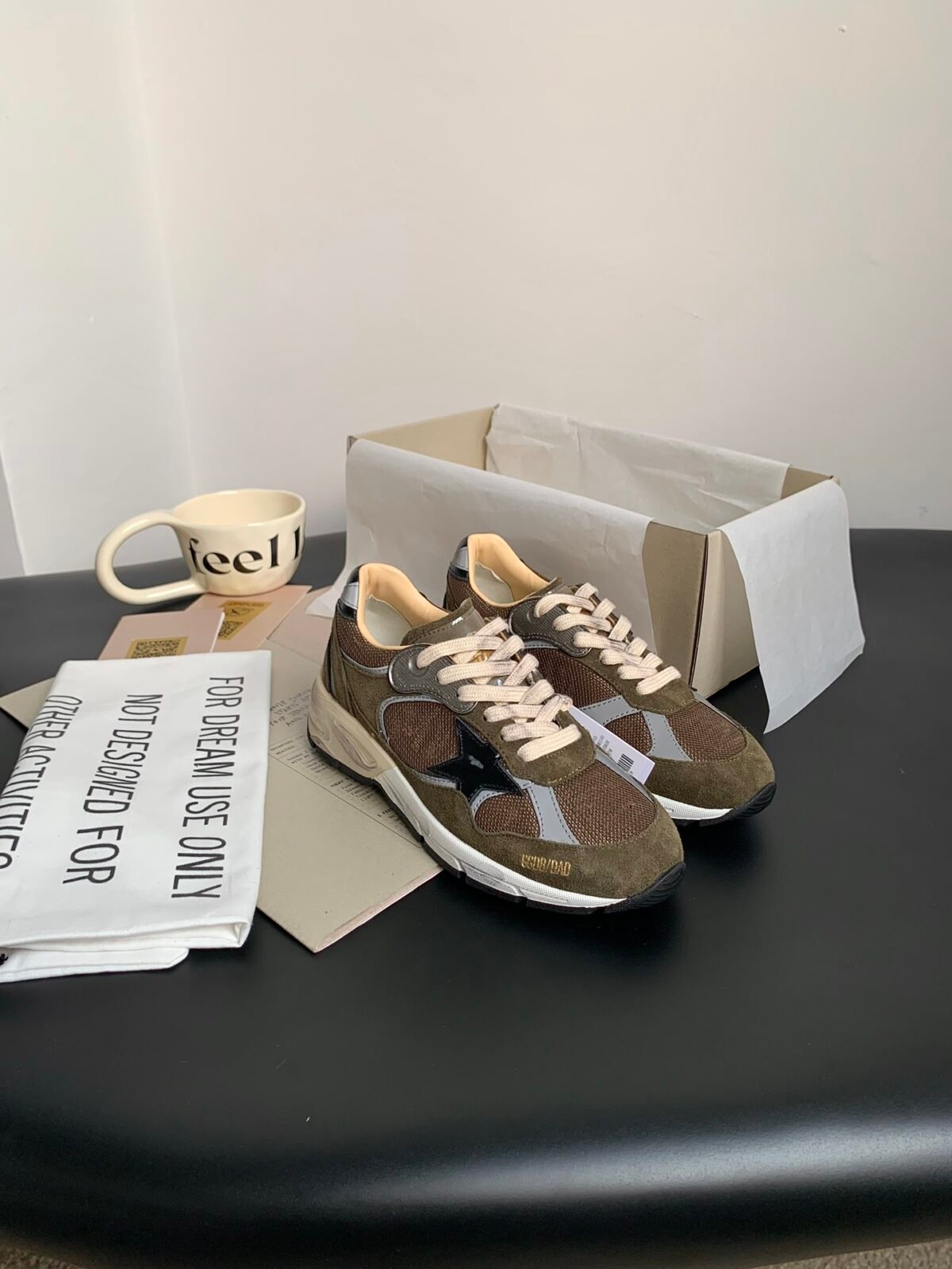 ⁦حذاء Golden Goose Dad-Star⁩ - الصورة ⁦1⁩