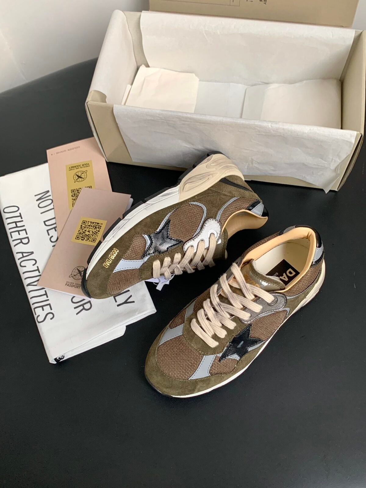 ⁦حذاء Golden Goose Dad-Star⁩ - الصورة ⁦2⁩