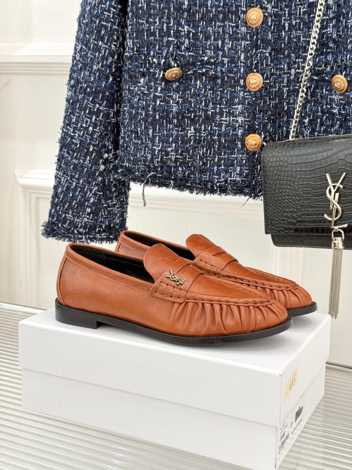wsxc1756590126883_0 حذاء لوفر (Loafers) من Saint Laurent - الصورة 1