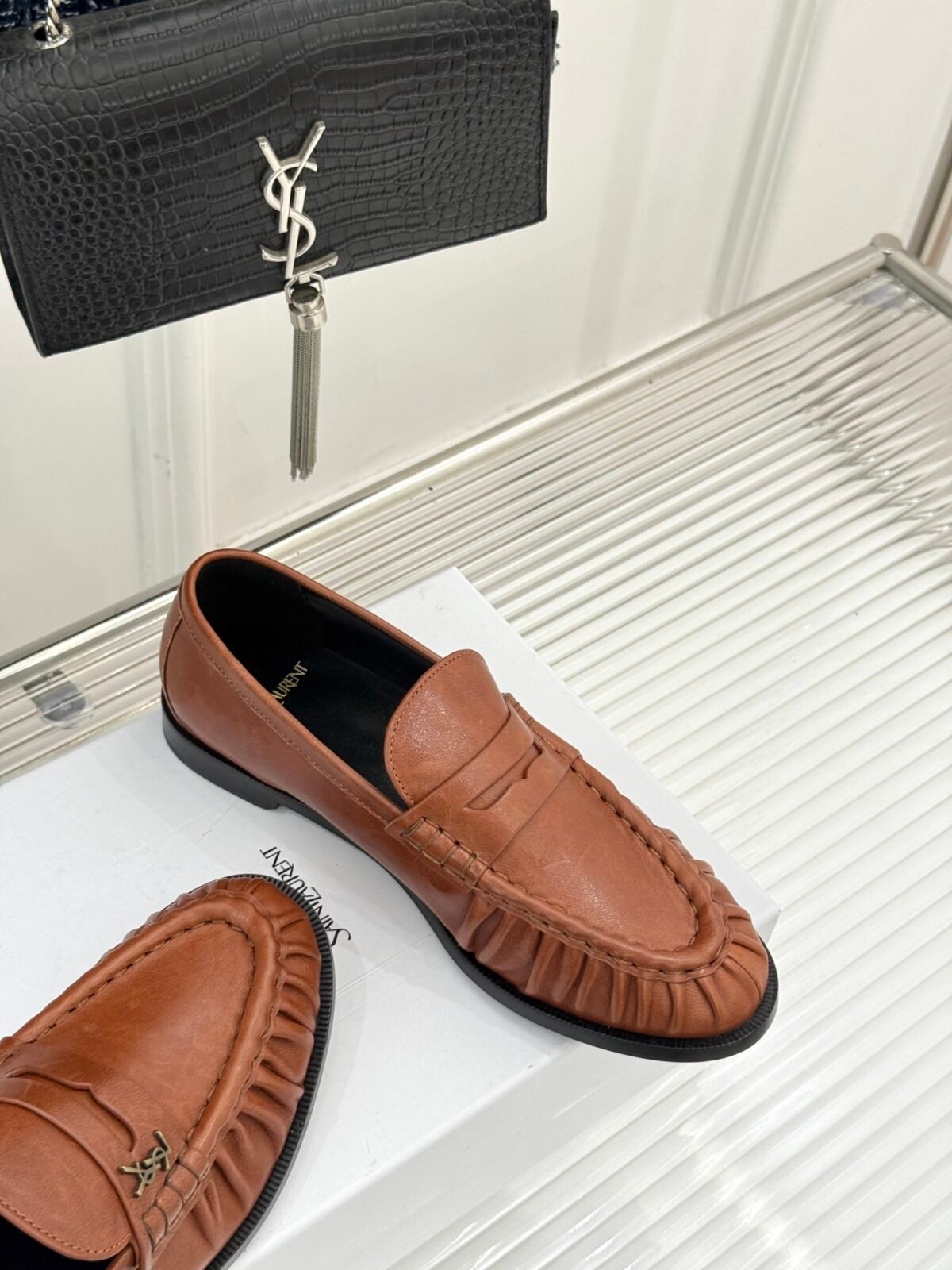 ⁦حذاء لوفر (Loafers) من Saint Laurent⁩ - الصورة ⁦4⁩