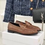حذاء لوفر (Loafers) من Saint Laurent.