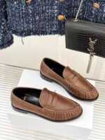 ⁦حذاء لوفر (Loafers) من Saint Laurent.⁩ - الصورة ⁦3⁩