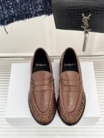 ⁦حذاء لوفر (Loafers) من Saint Laurent.⁩ - الصورة ⁦4⁩