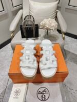 ⁦صندل Hermès بكعب ويدج⁩ - الصورة ⁦3⁩