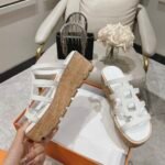 صندل Hermès بكعب ويدج
