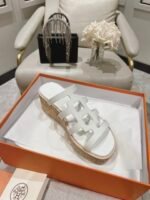 ⁦صندل Hermès بكعب ويدج⁩ - الصورة ⁦7⁩