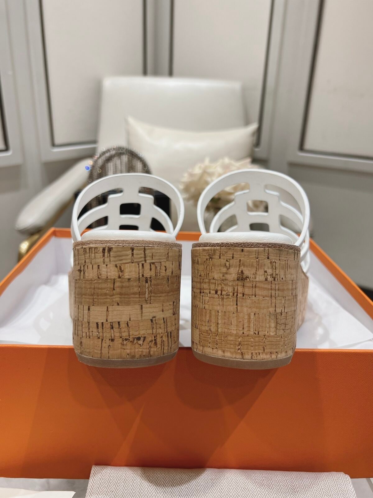 ⁦صندل Hermès بكعب ويدج⁩ - الصورة ⁦8⁩