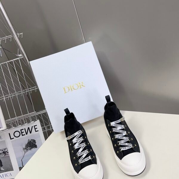 سنيكرز Sneakers مرتفع من ديور Dior
