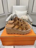⁦صندل Hermès بكعب ويدج⁩ - الصورة ⁦2⁩