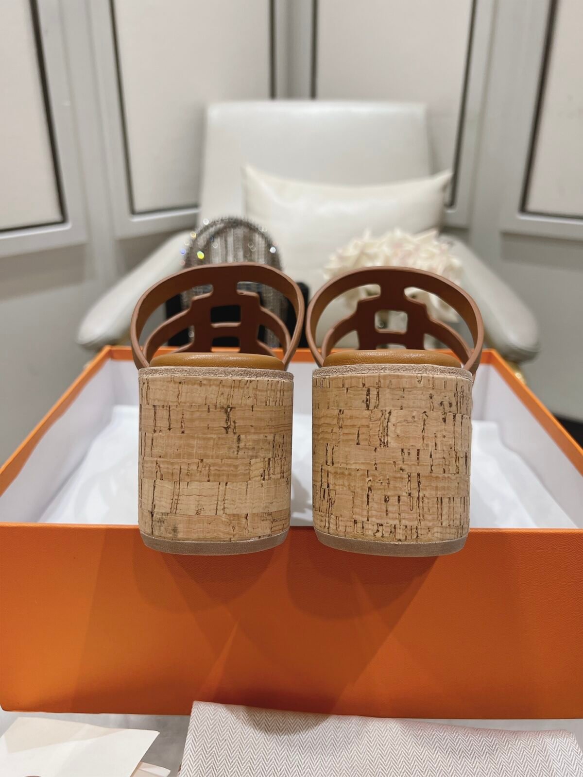 ⁦صندل Hermès بكعب ويدج⁩ - الصورة ⁦8⁩