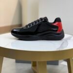 سنيكرز من برادا (Prada)