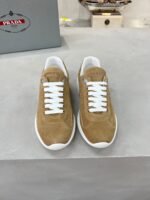 سنيكرز من برادا (Prada)