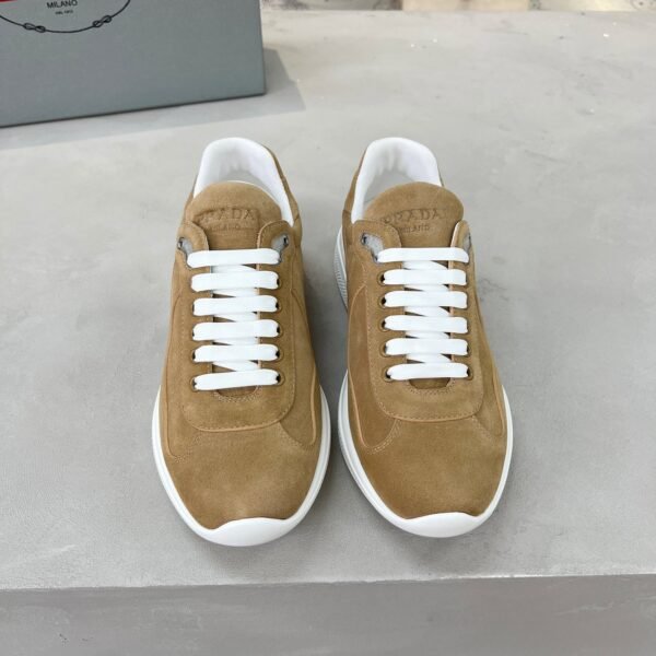 سنيكرز من برادا (Prada)