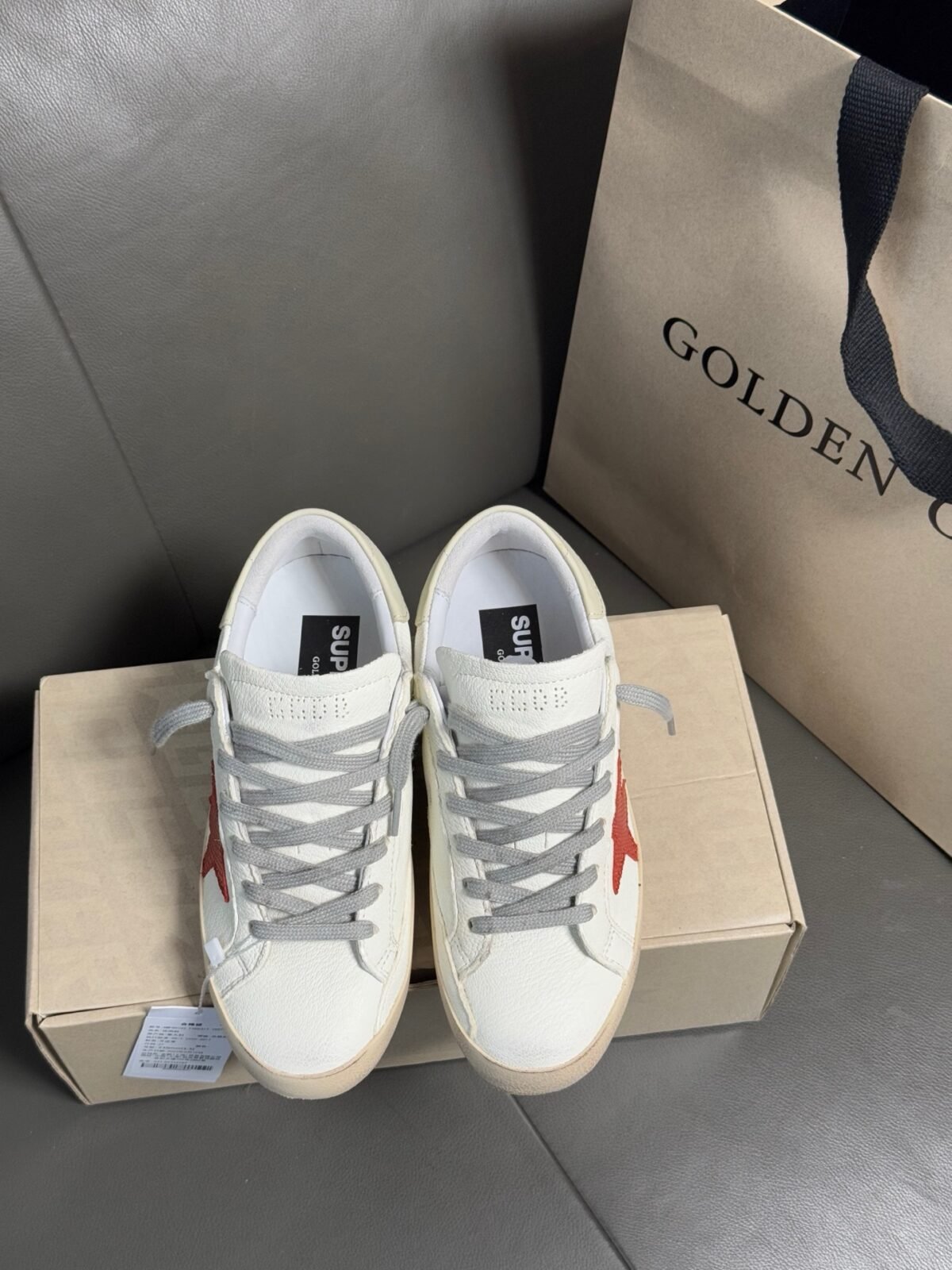 ⁦حذاء Golden Goose Superstar⁩ - الصورة ⁦2⁩