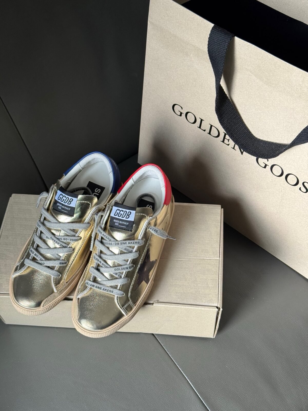 ⁦حذاء Golden Goose Superstar⁩ - الصورة ⁦2⁩
