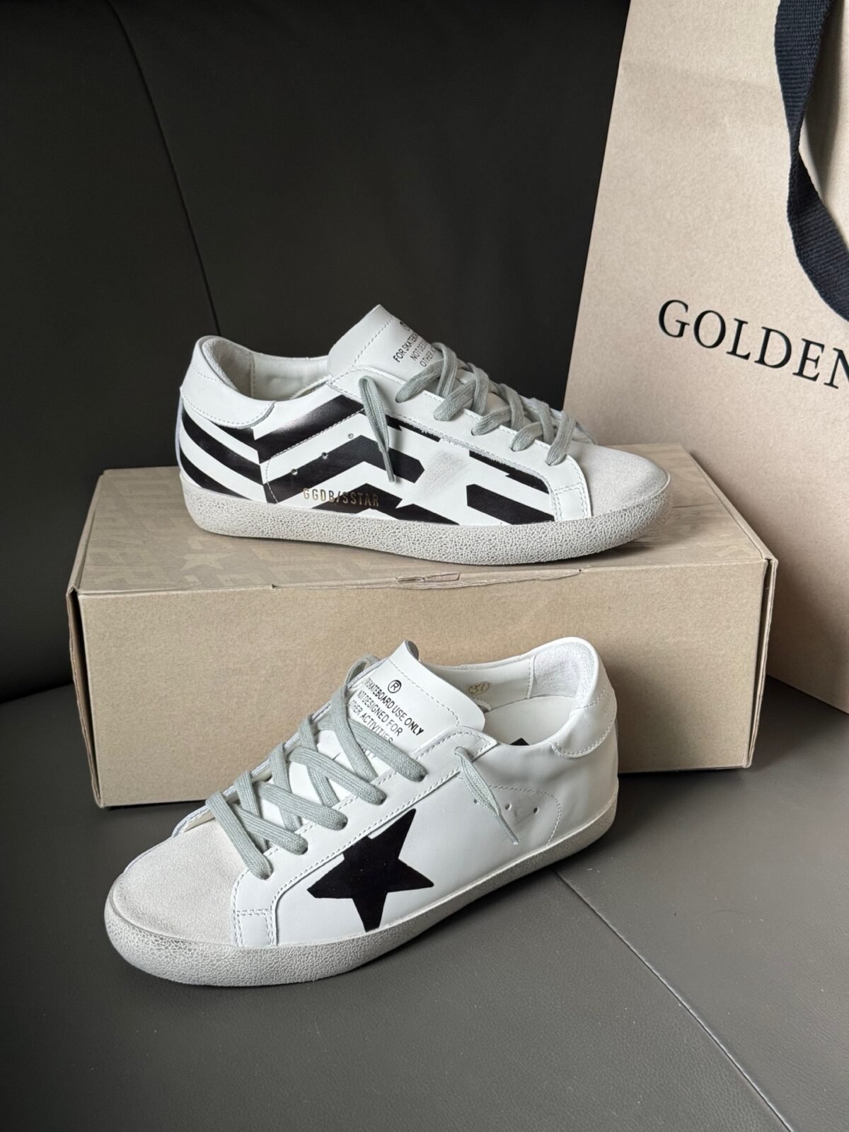 ⁦حذاء Golden Goose Superstar⁩ - الصورة ⁦1⁩