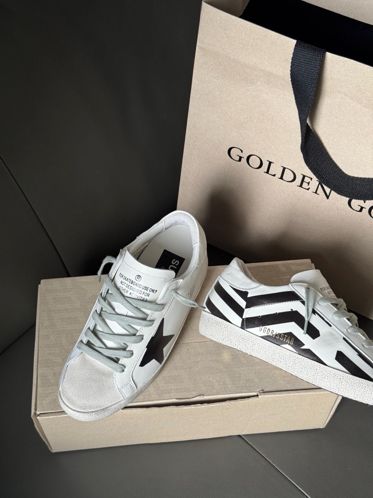 ⁦حذاء Golden Goose Superstar⁩ - الصورة ⁦4⁩