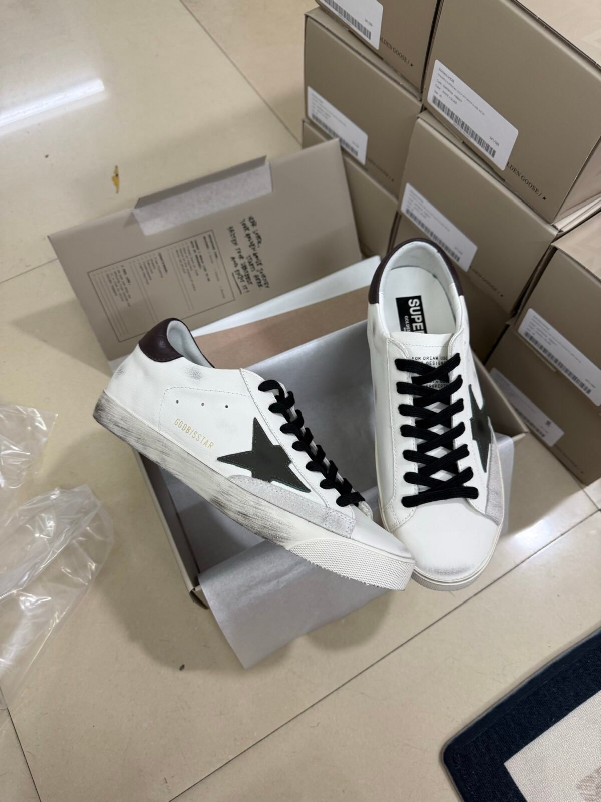 ⁦حذاء Golden Goose Superstar⁩ - الصورة ⁦4⁩