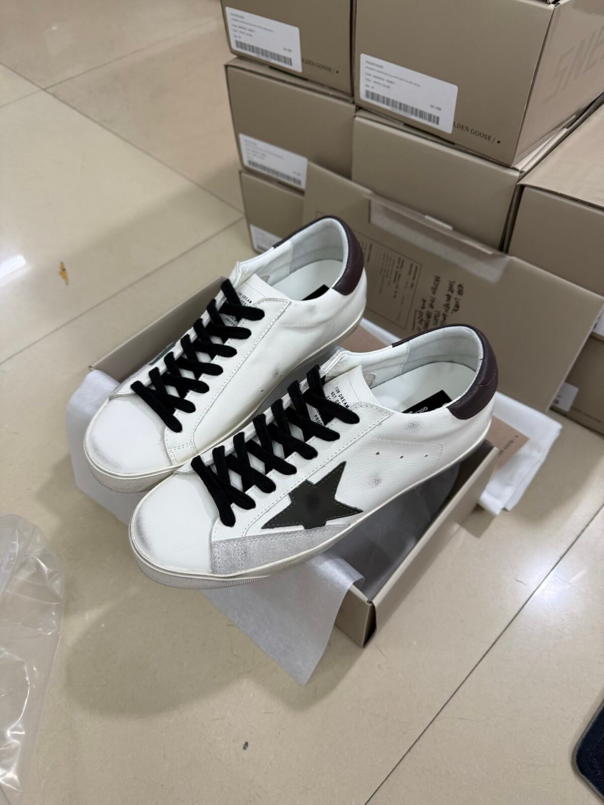 ⁦حذاء Golden Goose Superstar⁩ - الصورة ⁦2⁩