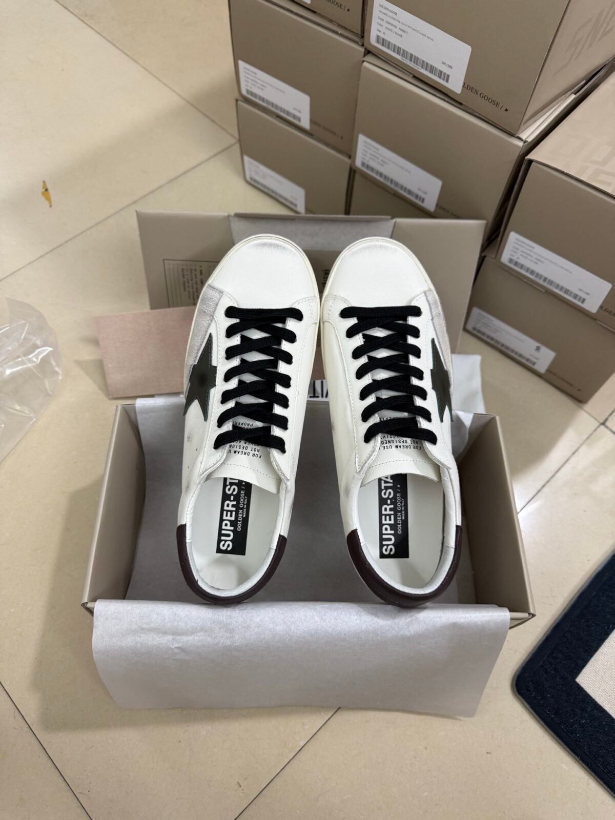 ⁦حذاء Golden Goose Superstar⁩ - الصورة ⁦3⁩