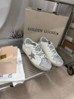 ⁦حذاء Golden Goose Superstar⁩ - الصورة ⁦2⁩