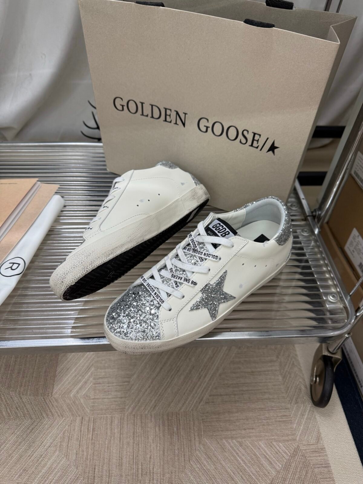 ⁦حذاء Golden Goose Superstar⁩ - الصورة ⁦4⁩