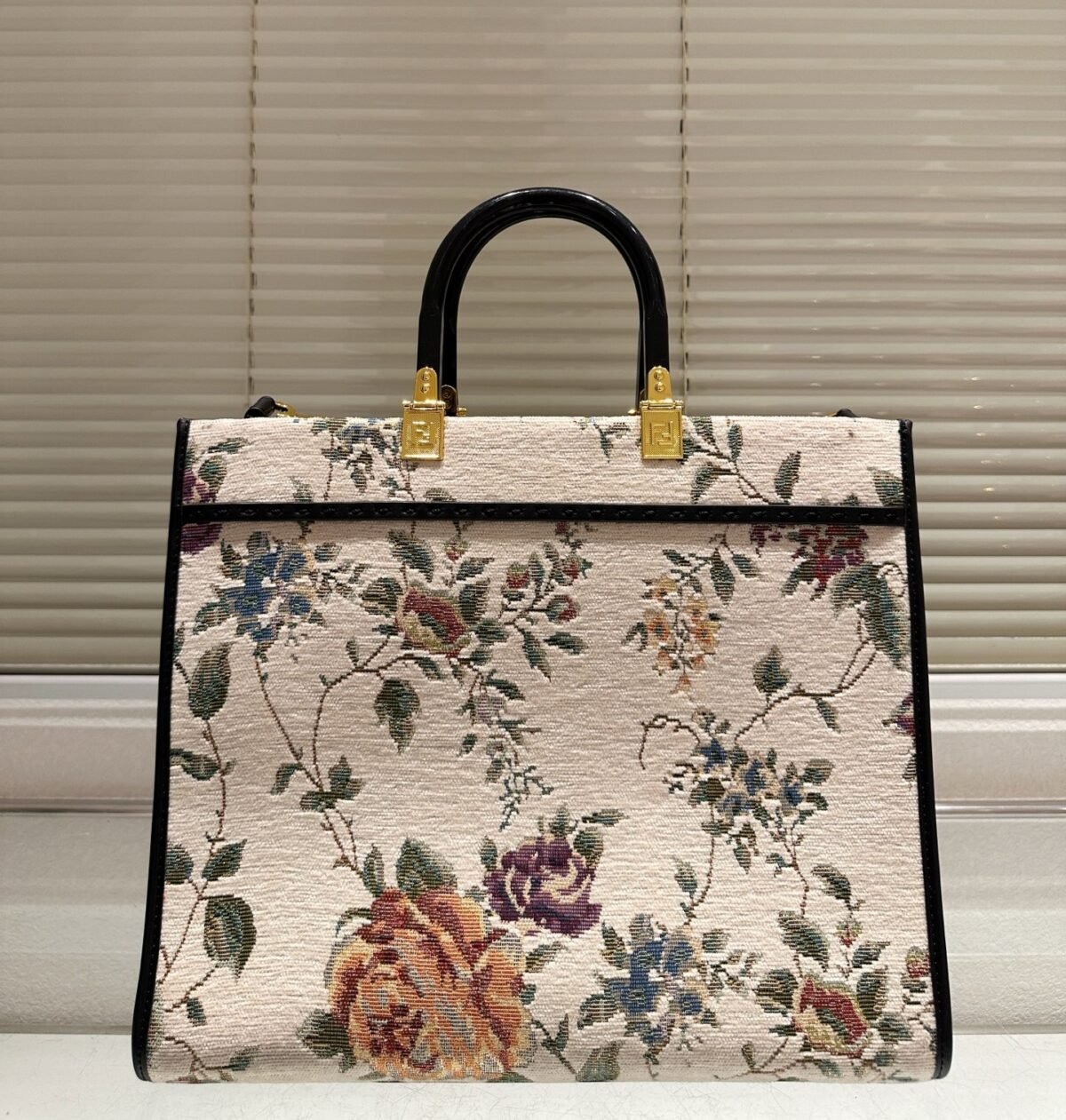 ⁦حقيبة FENDI ROMA⁩ - الصورة ⁦7⁩